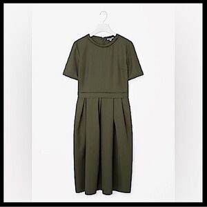 𝙲𝙾𝚂 Olive Green Pleated Dress with Pockets Size 10